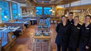 Majutusasutuse Hotel Pinzgauerhof - Inclusive Evening Dinner and Joker Card in summer töötajad