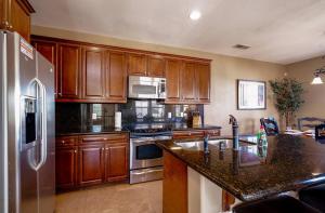 Kuchyň nebo kuchyňský kout v ubytování Condo 77-3. On the Beach , First Class, on the Sea of Cortez + 27 fotografií