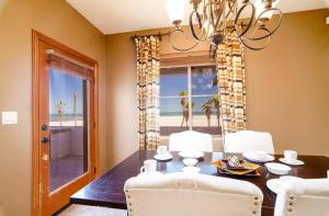 a dining room with a table and chairs and a window at Condo76-4 The STAR OF THE SEA - EL DORADO RANCH SAN FELIPE BEACH RENTAL in La Ponderosa