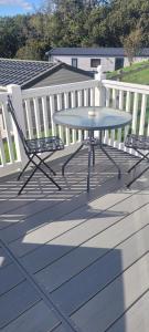 Balkoni atau teres di Home with a view Whitecliff Bay Holiday Park