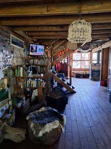 TV a/nebo společenská místnost v ubytování el refugio de caniche + 11 fotografií
