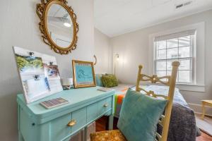 Foto dalla galleria di Groovy Getaway Loft, Fast Wi-Fi, Downtown a Fort Payne