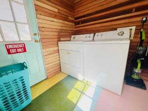 Foto dalla galleria di Groovy Getaway Loft, Fast Wi-Fi, Downtown a Fort Payne