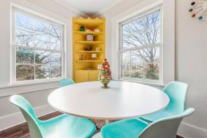 Foto dalla galleria di Groovy Getaway Loft, Fast Wi-Fi, Downtown a Fort Payne