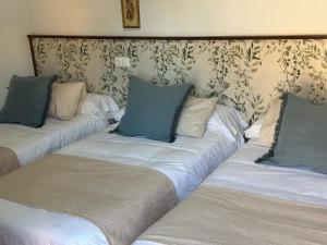 Postel nebo postele na pokoji v ubytování Hostal Camarina