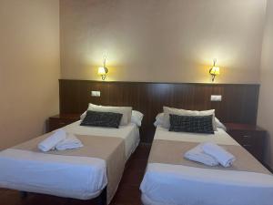 Postel nebo postele na pokoji v ubytování Hostal Camarina