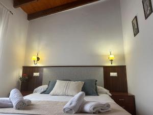 Postel nebo postele na pokoji v ubytování Hostal Camarina