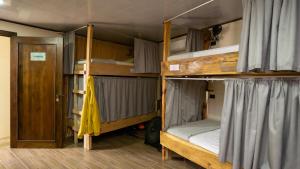 Postel nebo postele na pokoji v ubytování Argdivan Hostel + 37 fotografií
