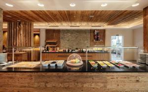 Hotel Sedona Lodge的厨房或小厨房