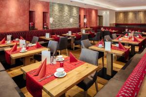 Hotel Sedona Lodge餐厅或其他用餐的地方