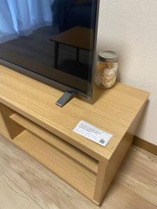 Uma TV ou centro de entretenimento em 名古屋城に1番近い名古屋市北区若鶴民泊