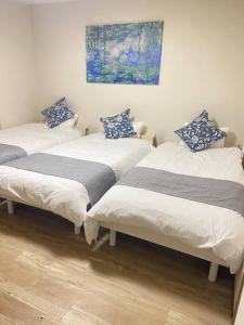 Cama ou camas em um quarto em 名古屋城に1番近い名古屋市北区若鶴民泊