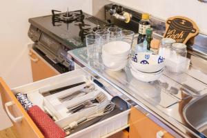 A cozinha ou cozinha compacta de 名古屋城に1番近い名古屋市北区若鶴民泊