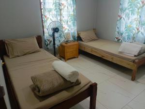 Postel nebo postele na pokoji v ubytování Fitz & Oritz Homestay