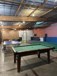 O masă de biliard de la Gaia Hotelaria +13 fotografii