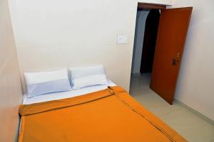 Postel nebo postele na pokoji v ubytování Swami Prasad Paradise hotel
