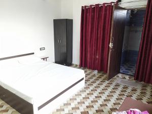 Postel nebo postele na pokoji v ubytování Dev Home Stay Almora