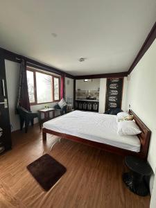 Postel nebo postele na pokoji v ubytování Dev Home Stay Almora