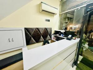Posezení v ubytování Hotel Bramhaputra Near New Delhi Railway Station