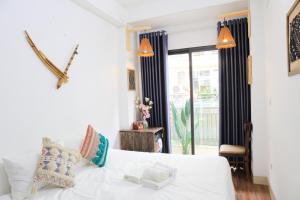 Mimosa Homestay Hanoi房間的床