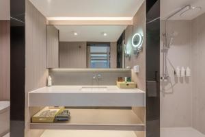 ONESS Executive Hotel Guangzhou Huangpu-Free Shuttle Bus from 15th October to 5th November客房内的一张或多张床位