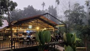 a restaurant in the rain with a roof at Khlong sok camp in Ban Chieo Mon