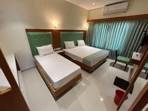 Ένα ή περισσότερα κρεβάτια σε δωμάτιο στο Hotel Harshanaa Elite
