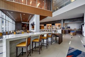 Drykkir á Calgary Airport Marriott In-Terminal Hotel