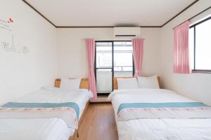 Giường trong phòng chung tại 福屋 天下茶屋站
