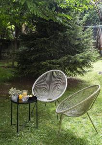 two chairs sitting next to a table with a coffee table at LUZ 03 room in Bologna