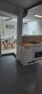 Η κουζίνα ή μικρή κουζίνα στο La mésange bleu