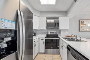 Η κουζίνα ή μικρή κουζίνα στο Four Winds 703