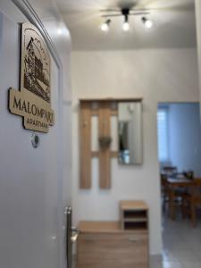 Malompart Apartman的厨房或小厨房