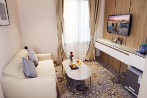 TV a/nebo společenská místnost v ubytování Ramadi Hotel