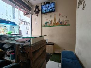 TV a/nebo společenská místnost v ubytování Treebo yatri grah kshipra T hotel