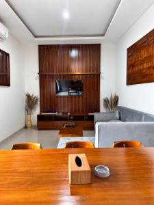 a living room with a couch and a table at Jimbaran in Jimbaran