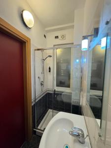 Koupelna v ubytování Hotel Parma