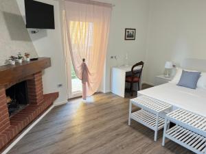 a living room with a bed and a fireplace at I Galli in Agazzano