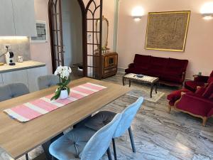 a living room with a wooden table and blue chairs at I Galli in Agazzano