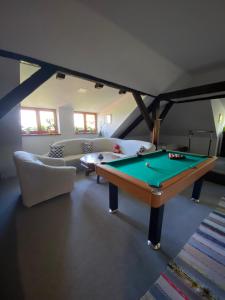 Biliardový stôl v ubytovaní Apartmán Hořice na Šumavě