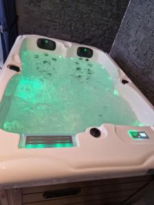 Φωτογραφία από το άλμπουμ του Gîte avec jacuzzi privatif σε Solre-le-Château