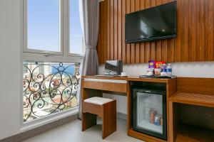 Kuchyň nebo kuchyňský kout v ubytování Prague Da Nang Beach Hotel