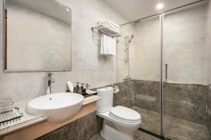 Koupelna v ubytování Prague Da Nang Beach Hotel