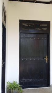 a black garage door on the side of a building at Sithumina Holiday Home in Diyatalawa +3 photos