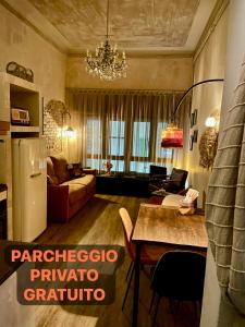 A seating area at La maison nel cuore di Genova free parking