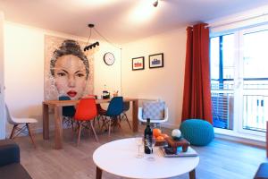 a living room with a large painting of a woman at Boutique Home from Home in London