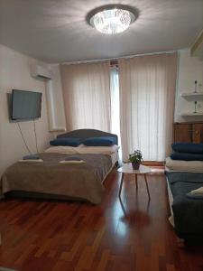 Posteľ alebo postele v izbe v ubytovaní Cleopatra Apartment Budapest