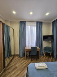 Postel nebo postele na pokoji v ubytování Hotel Giorgi Tbilisi