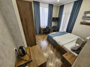 Postel nebo postele na pokoji v ubytování Hotel Giorgi Tbilisi
