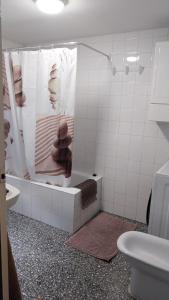 Koupelna v ubytování Cal Gallo (Vivienda Vacacional)